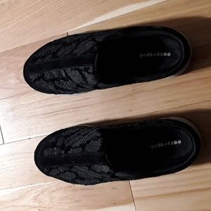 Easy Spirit Traveltime Clogs in Black